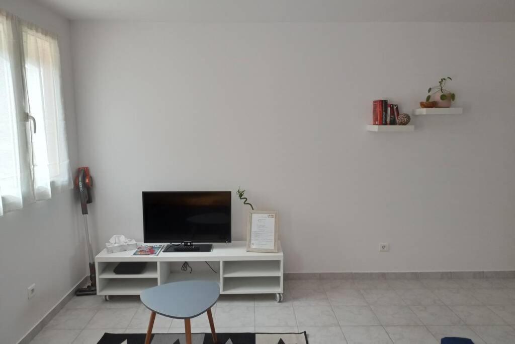 Appartement Neuf Tout Confort Aubenas Exterior foto